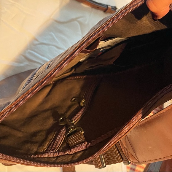 L.L. Bean Brown Leather Sling Bag with Vintage Style - Picture 4 of 5